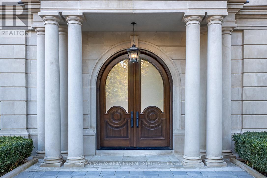 15 Tudor Gate, Toronto, Ontario  M2L 1N3 - Photo 3 - C12339011