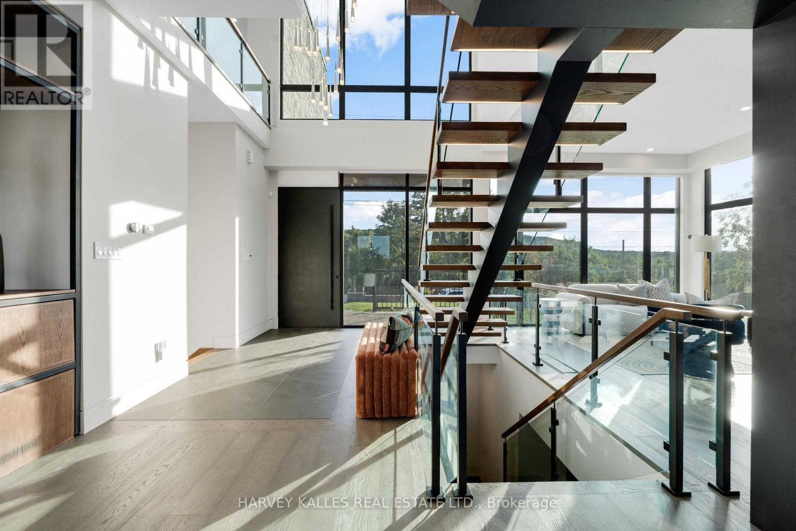 29 Peru Road, Milton, Ontario  L9T 2V5 - Photo 4 - W12378913