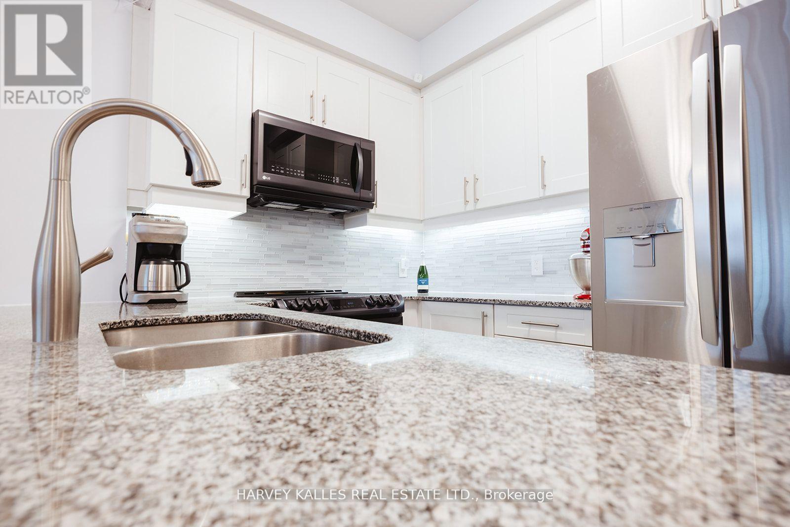 227 - 216 Oak Park Boulevard, Oakville, Ontario  L6H 0K3 - Photo 11 - W12382298