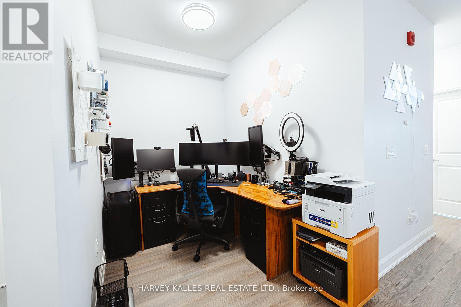 227 - 216 Oak Park Boulevard, Oakville, Ontario  L6H 0K3 - Photo 14 - W12382298