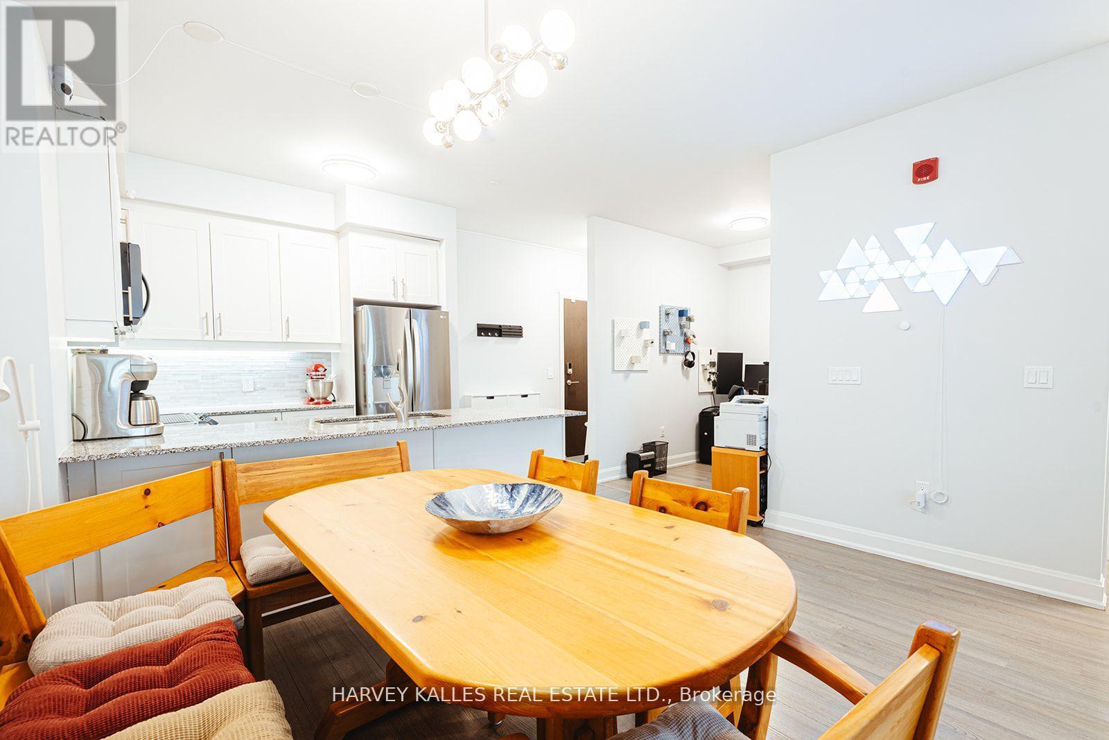 227 - 216 Oak Park Boulevard, Oakville, Ontario  L6H 0K3 - Photo 33 - W12382298