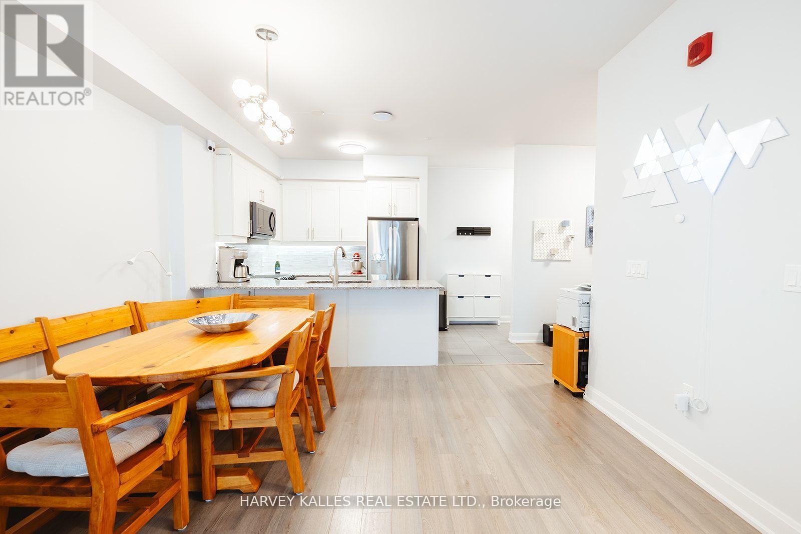 227 - 216 Oak Park Boulevard, Oakville, Ontario  L6H 0K3 - Photo 34 - W12382298