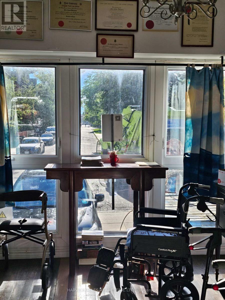 183 Augusta Avenue, Toronto, Ontario  M5T 2L4 - Photo 3 - C12383078