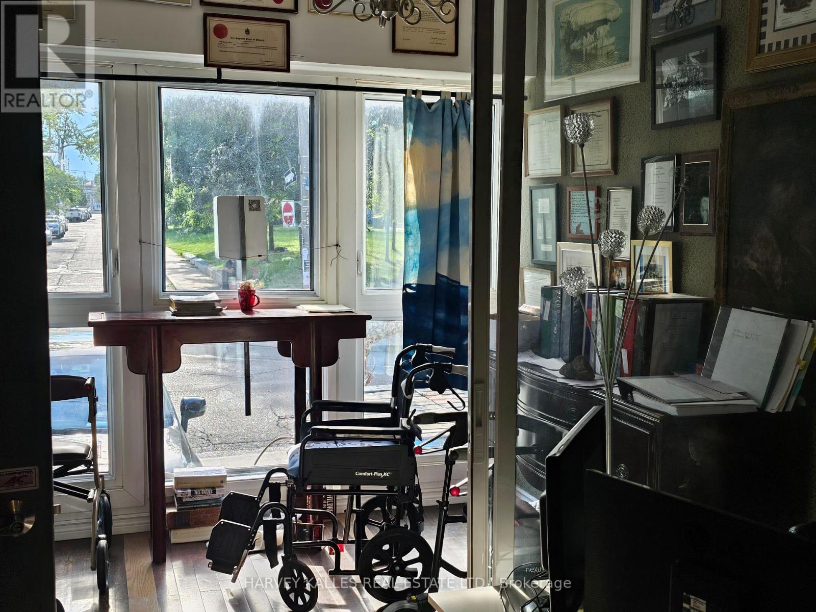 183 Augusta Avenue, Toronto, Ontario  M5T 2L4 - Photo 4 - C12383078