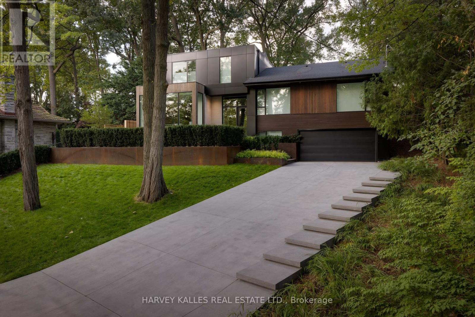 30 EDENBROOK HILL, Toronto, Ontario