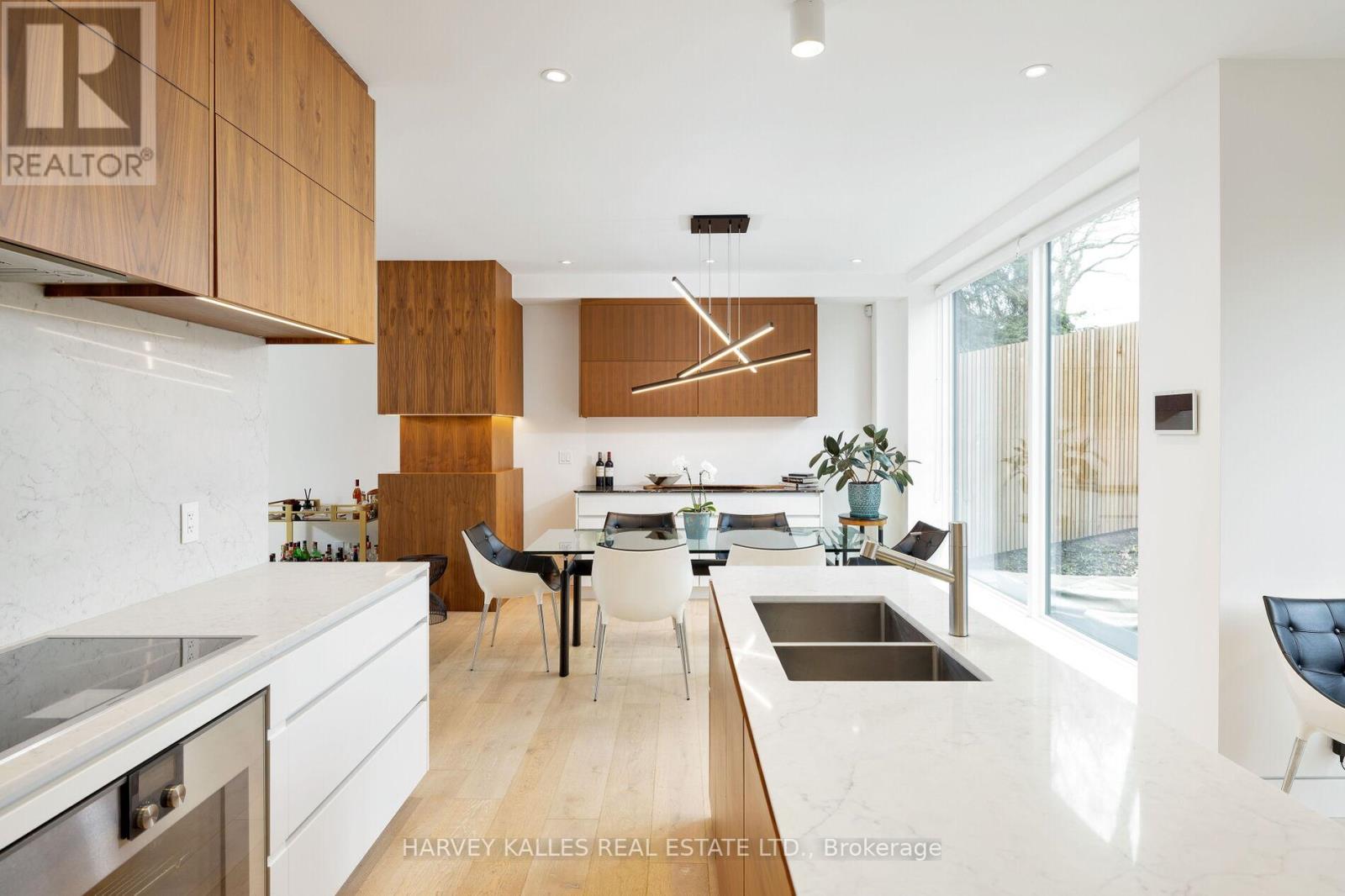 30 Edenbrook Hill, Toronto, Ontario M9A 3Z6 - Photo 16 - W12405349