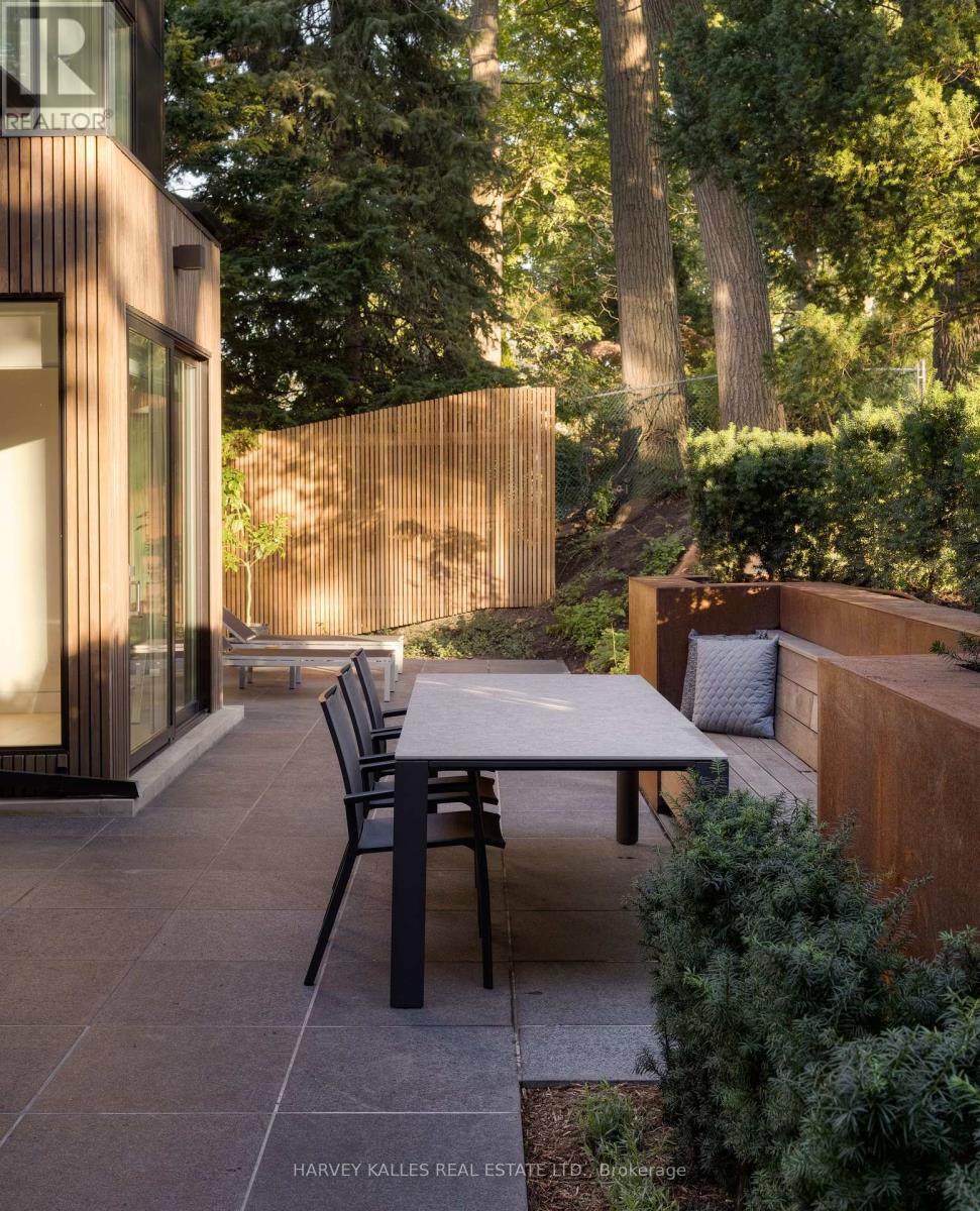 30 Edenbrook Hill, Toronto, Ontario M9A 3Z6 - Photo 19 - W12405349