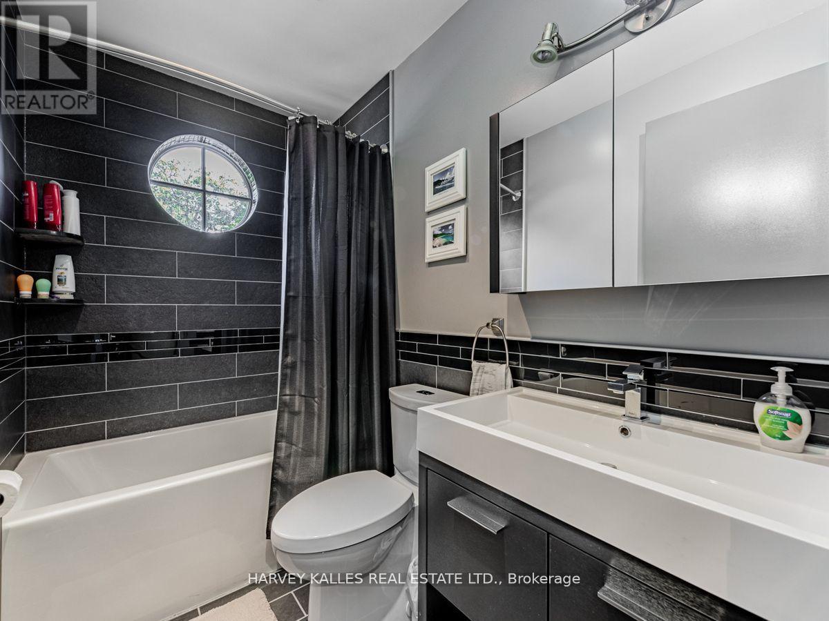 80 Centre Street, Vaughan, Ontario  L4J 1E9 - Photo 17 - N12408820