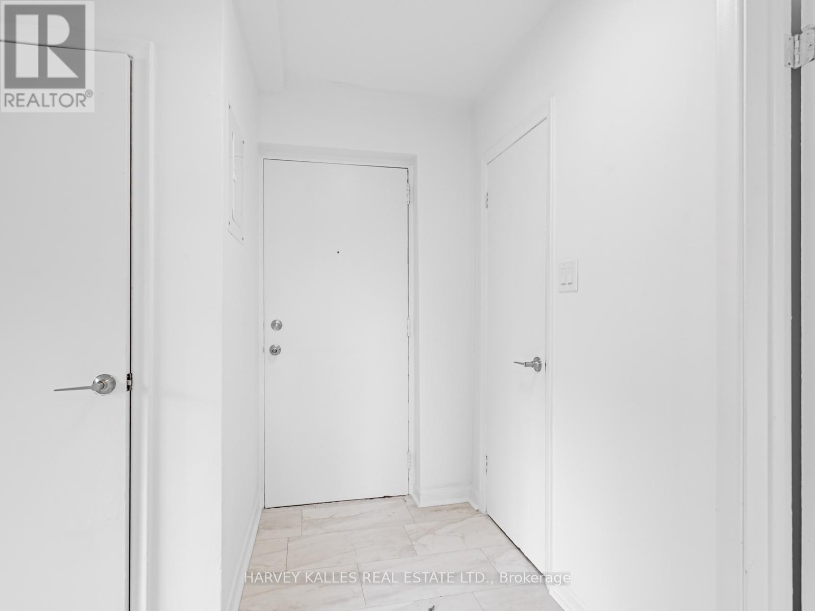 25 Windermere Avenue, Toronto, Ontario M6S 3J3 - Photo 10 - W12428849