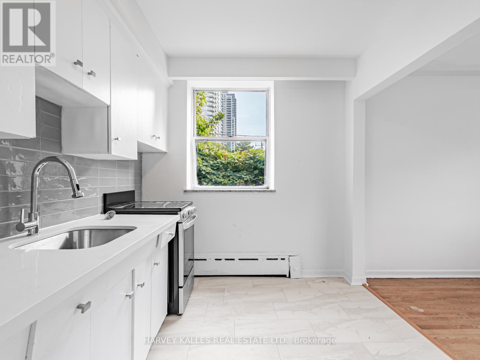 25 Windermere Avenue, Toronto, Ontario M6S 3J3 - Photo 12 - W12428849