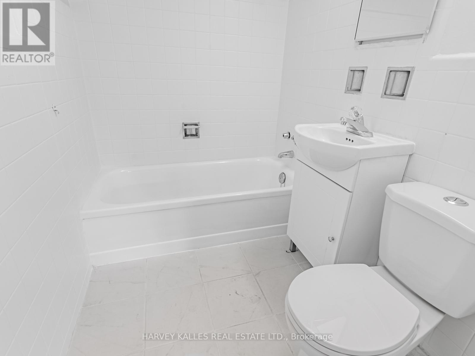 25 Windermere Avenue, Toronto, Ontario M6S 3J3 - Photo 15 - W12428849