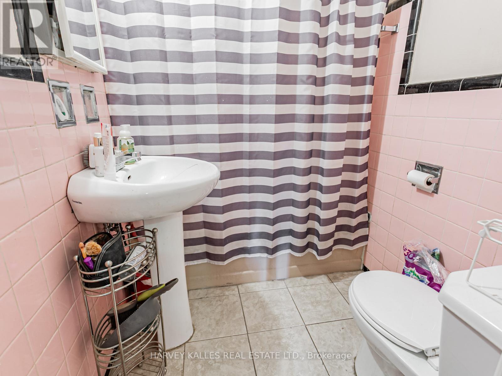 25 Windermere Avenue, Toronto, Ontario M6S 3J3 - Photo 5 - W12428849