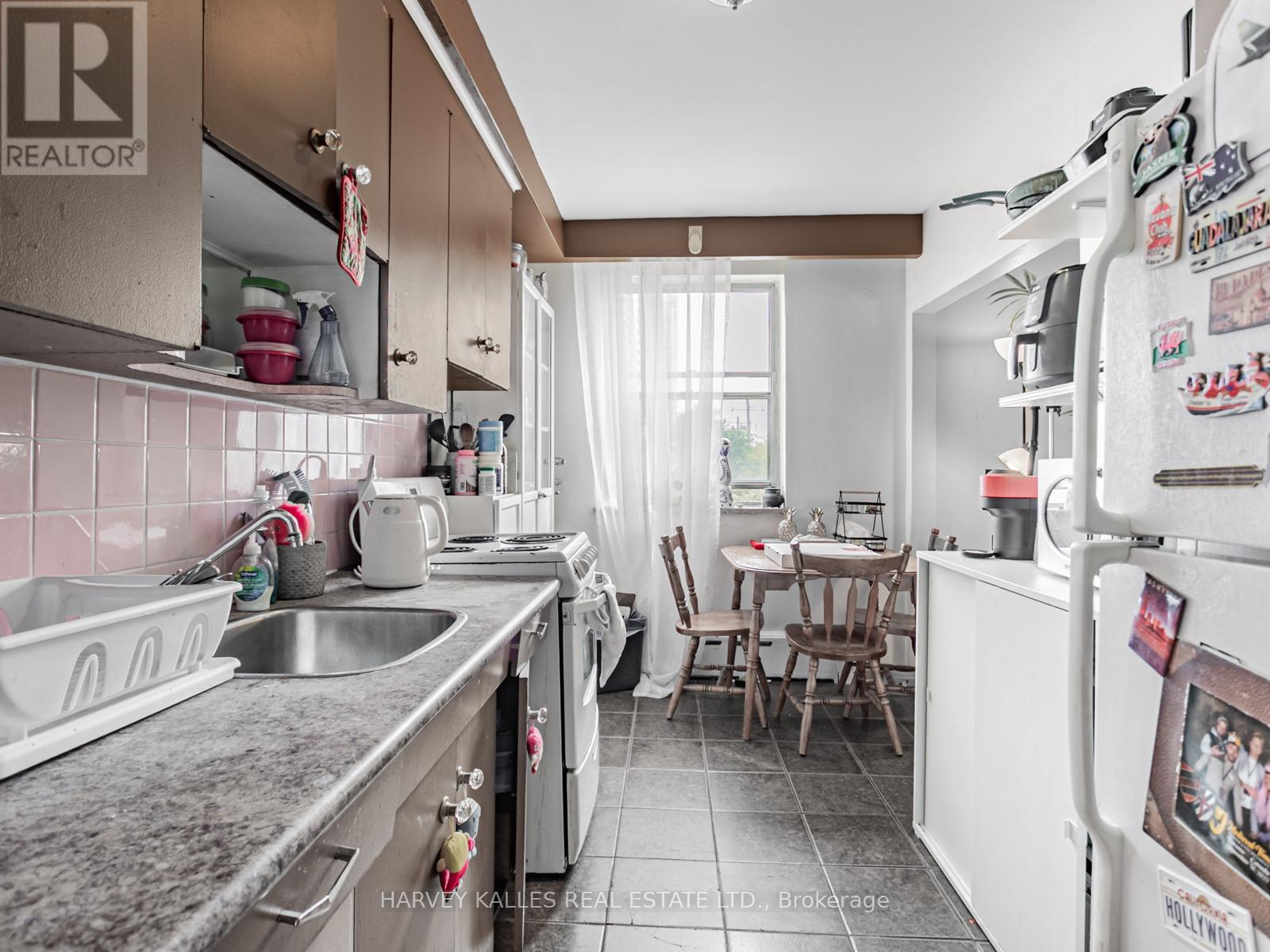 25 Windermere Avenue, Toronto, Ontario M6S 3J3 - Photo 6 - W12428849