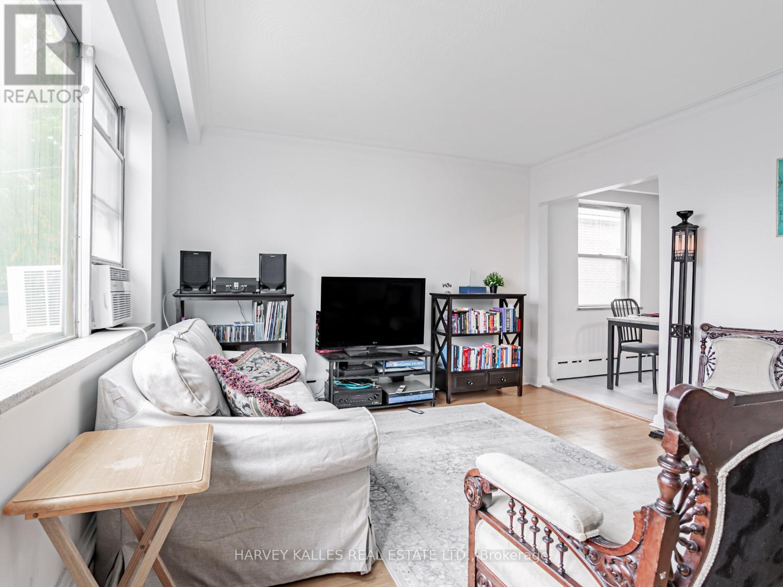 25 Windermere Avenue, Toronto, Ontario M6S 3J3 - Photo 9 - W12428849