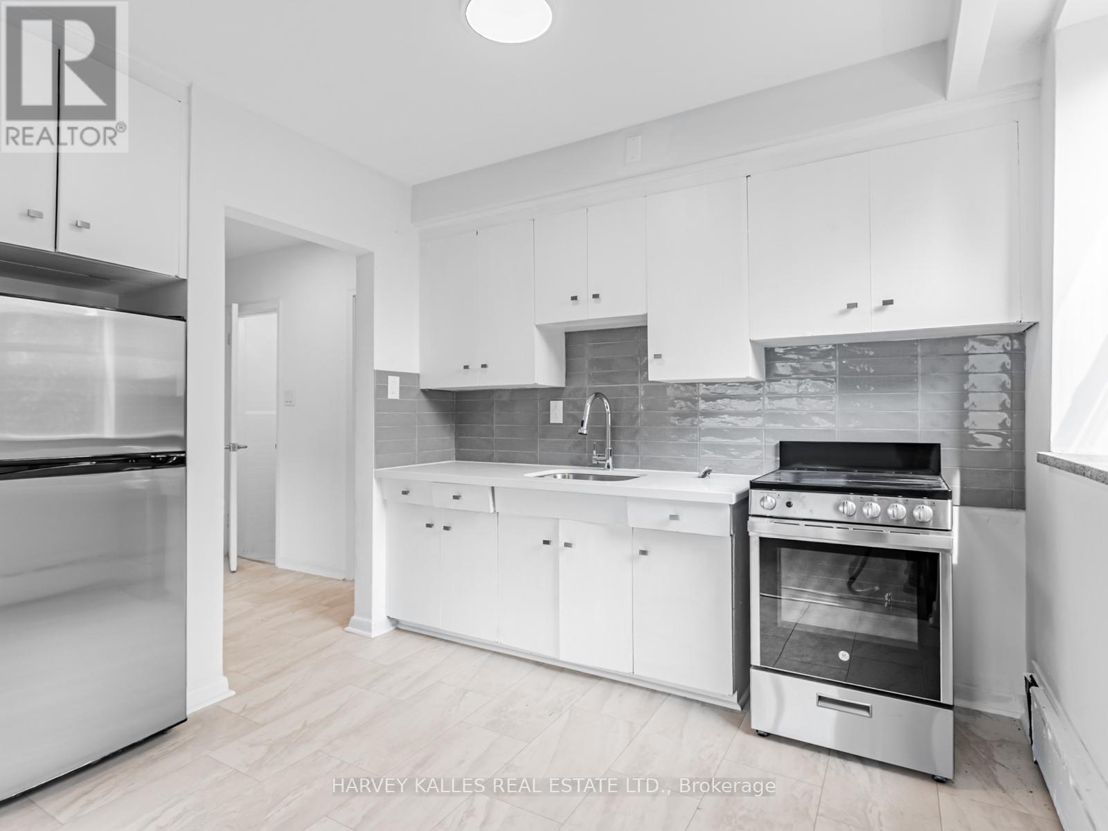 25 Windermere Avenue, Toronto, Ontario M6S 3J3 - Photo 11 - W12429049