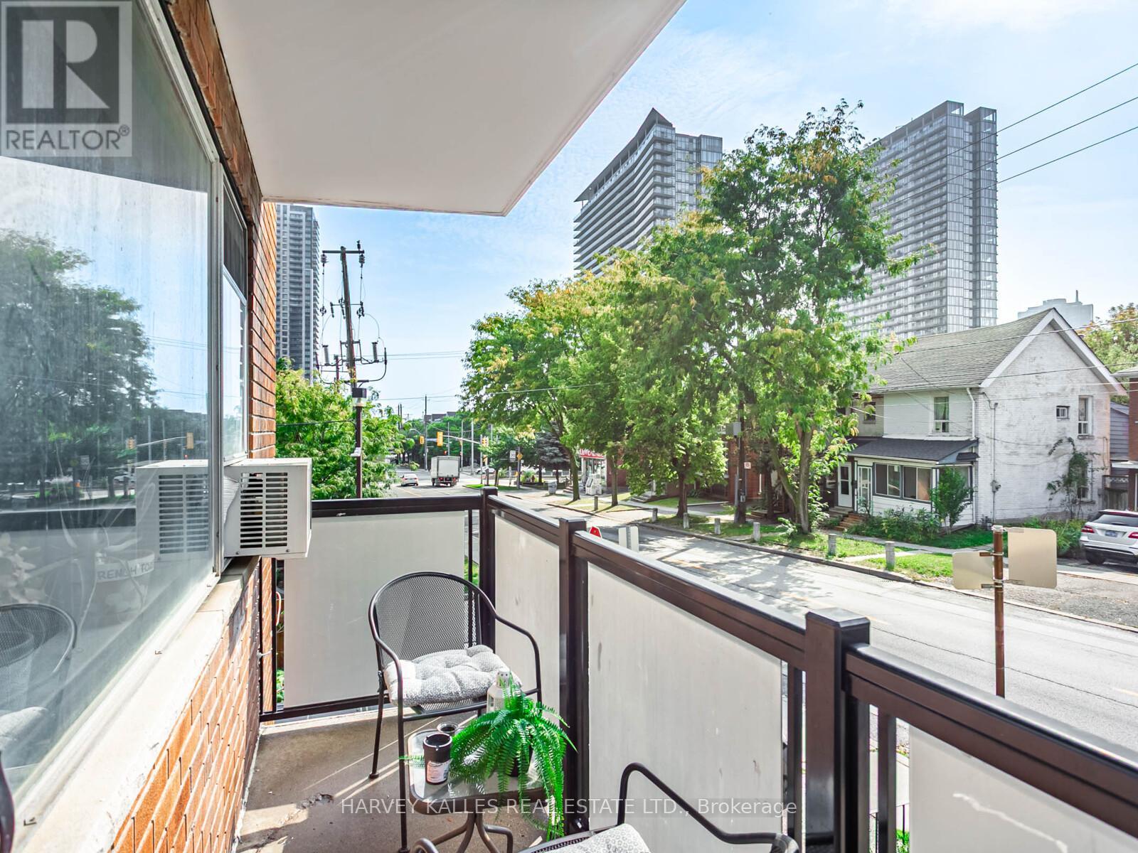 25 Windermere Avenue, Toronto, Ontario M6S 3J3 - Photo 17 - W12429049