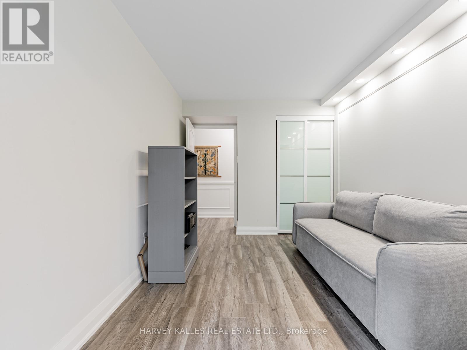 211 - 7 Townsgate Drive, Vaughan, Ontario L4J 7Z9 - Photo 11 - N12431704