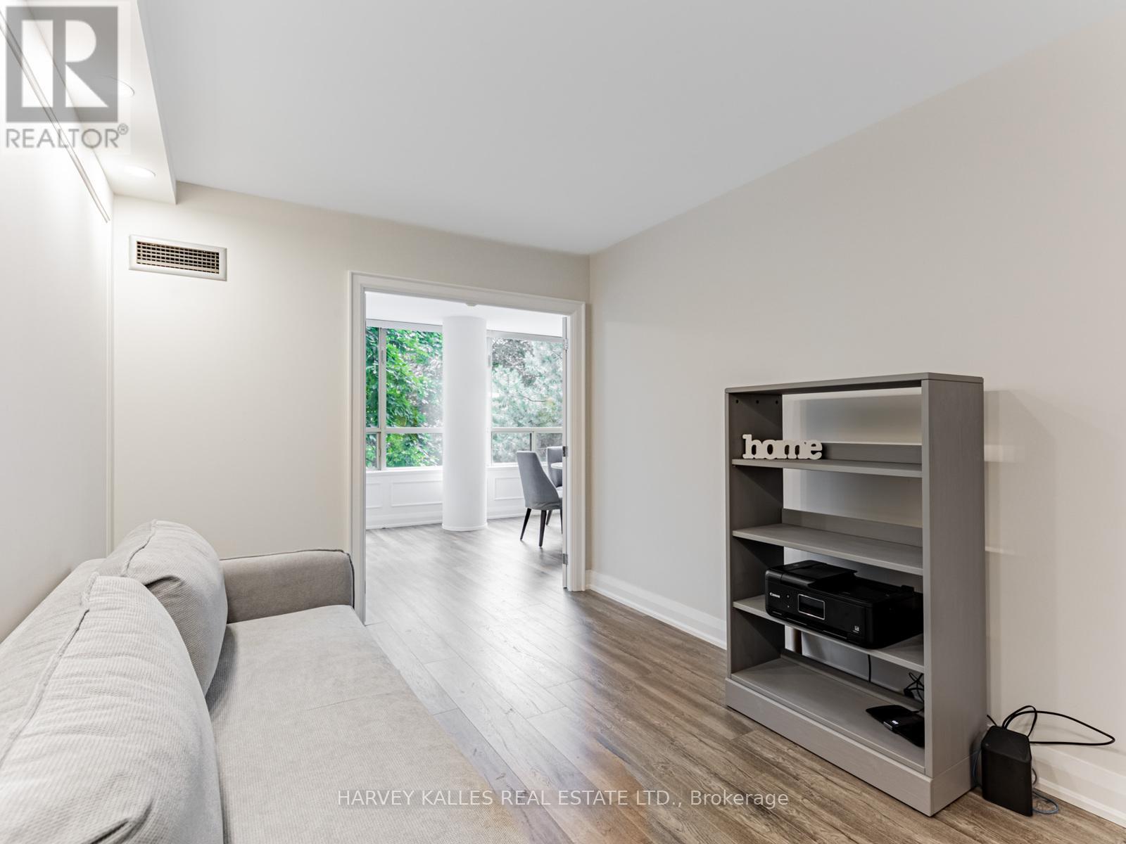 211 - 7 Townsgate Drive, Vaughan, Ontario L4J 7Z9 - Photo 12 - N12431704