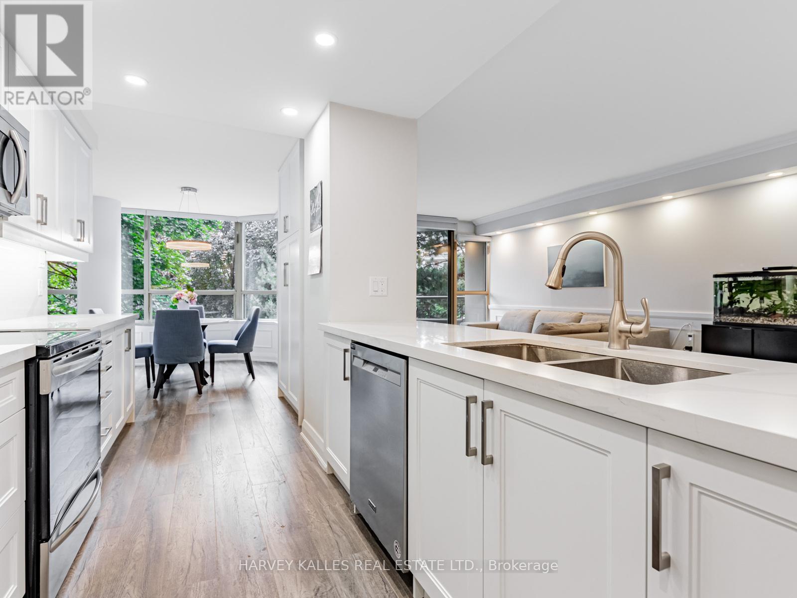 211 - 7 Townsgate Drive, Vaughan, Ontario L4J 7Z9 - Photo 15 - N12431704