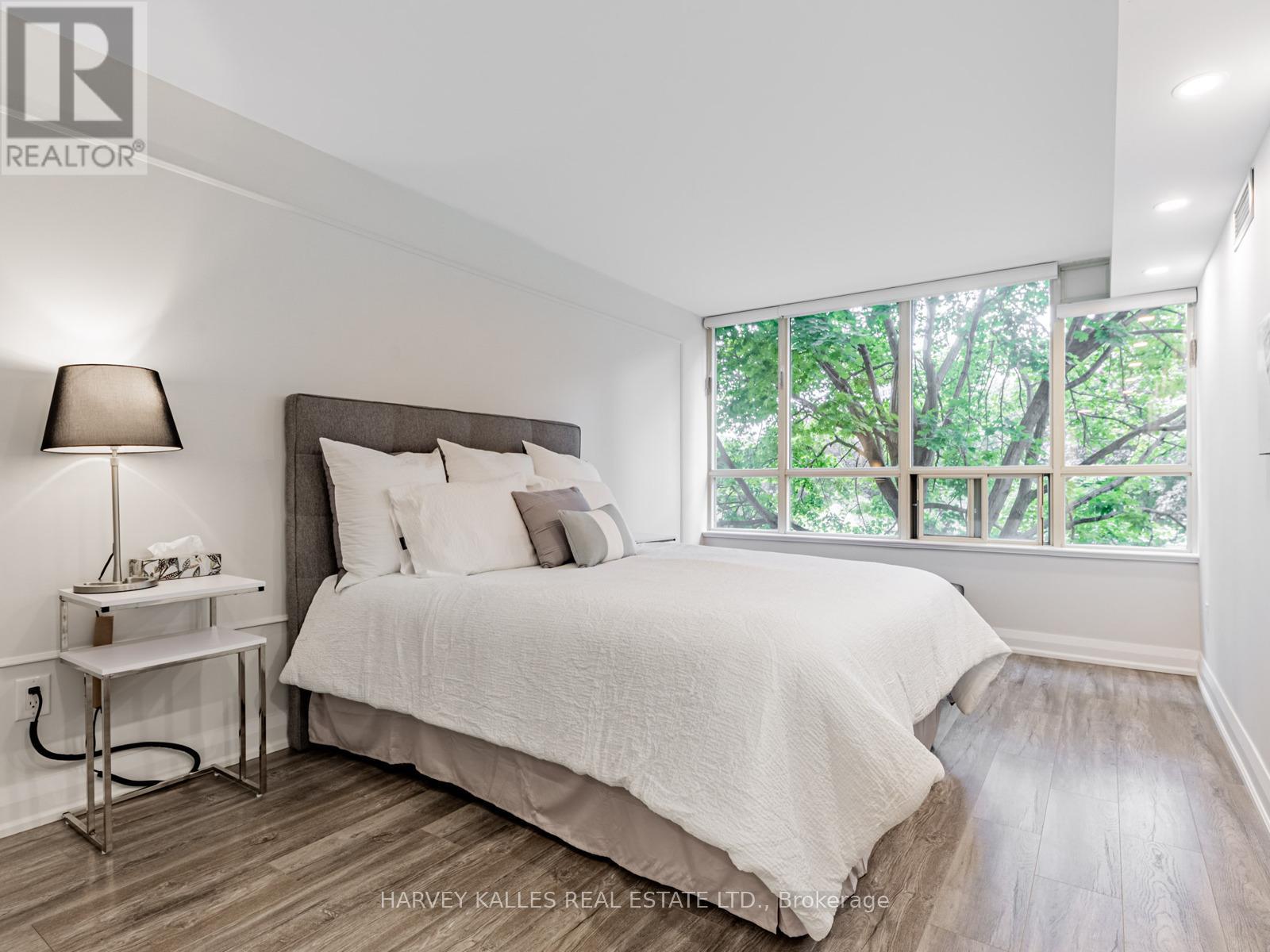 211 - 7 Townsgate Drive, Vaughan, Ontario L4J 7Z9 - Photo 18 - N12431704