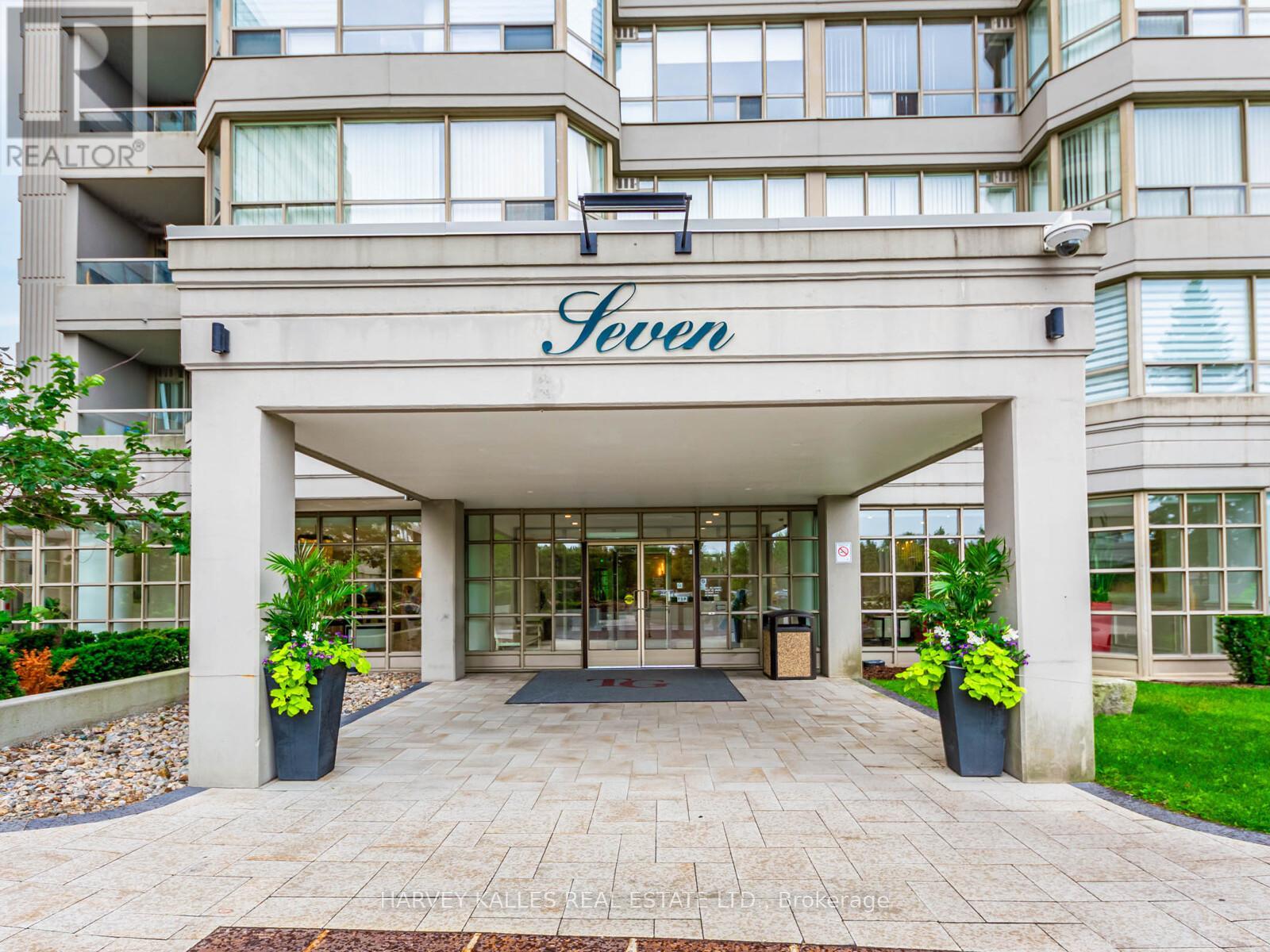 211 - 7 Townsgate Drive, Vaughan, Ontario L4J 7Z9 - Photo 2 - N12431704