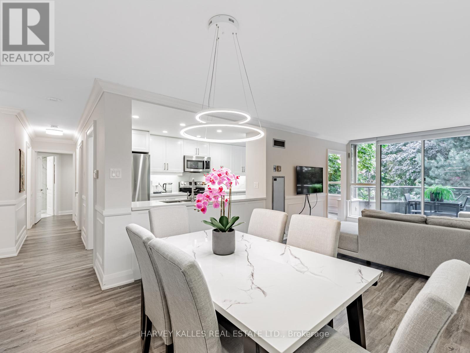 211 - 7 Townsgate Drive, Vaughan, Ontario L4J 7Z9 - Photo 4 - N12431704