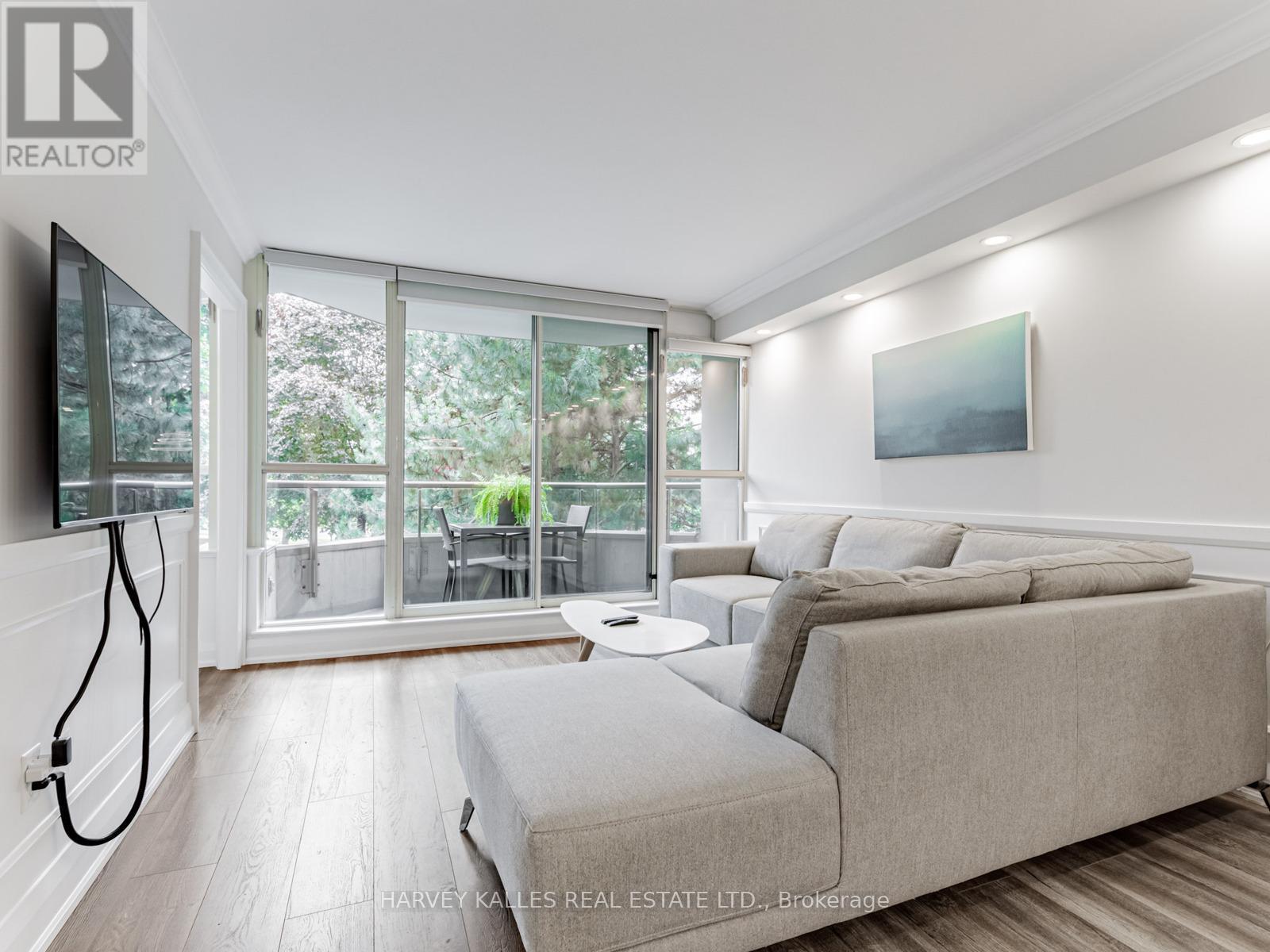 211 - 7 Townsgate Drive, Vaughan, Ontario L4J 7Z9 - Photo 6 - N12431704