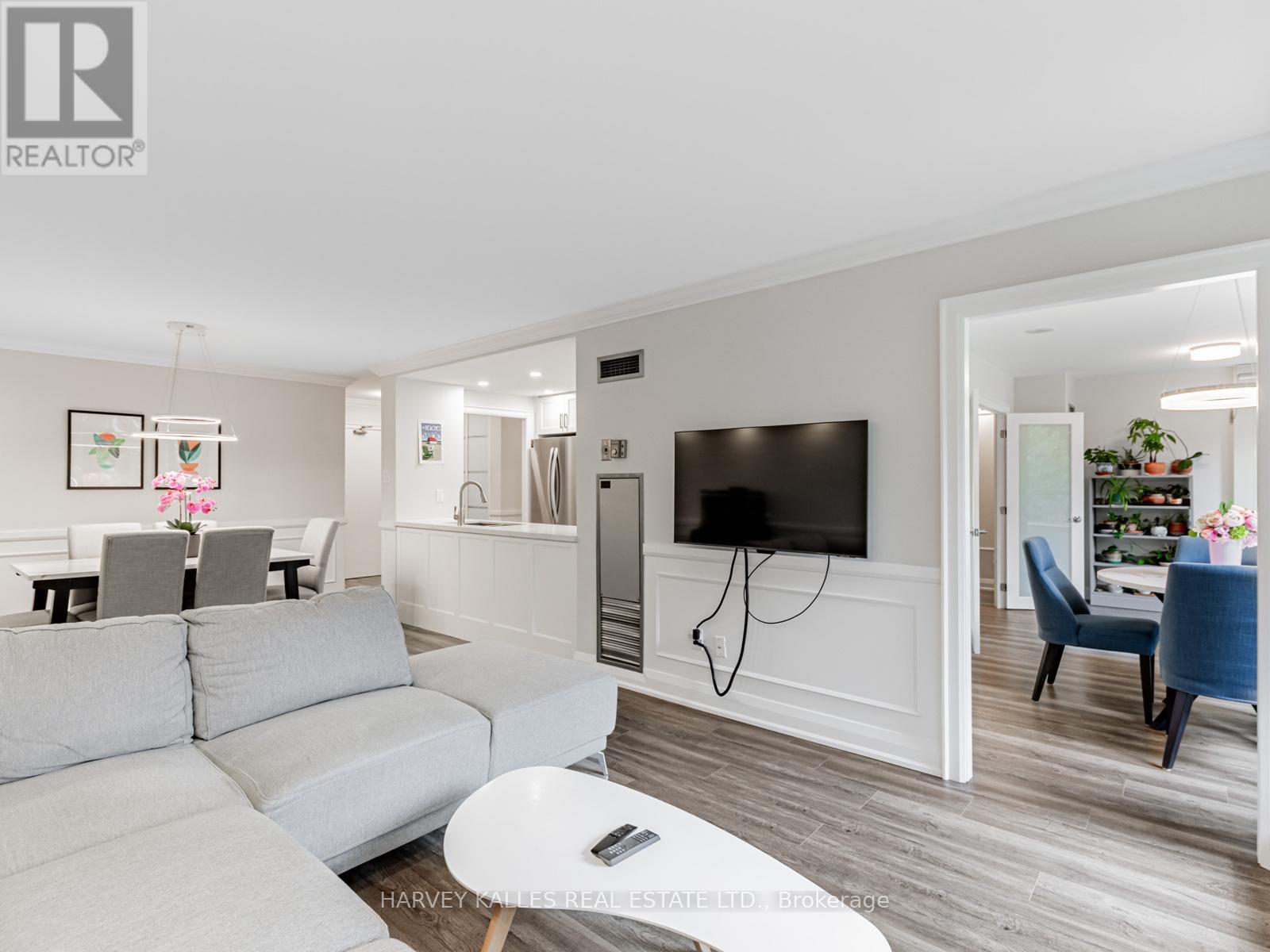 211 - 7 Townsgate Drive, Vaughan, Ontario L4J 7Z9 - Photo 7 - N12431704