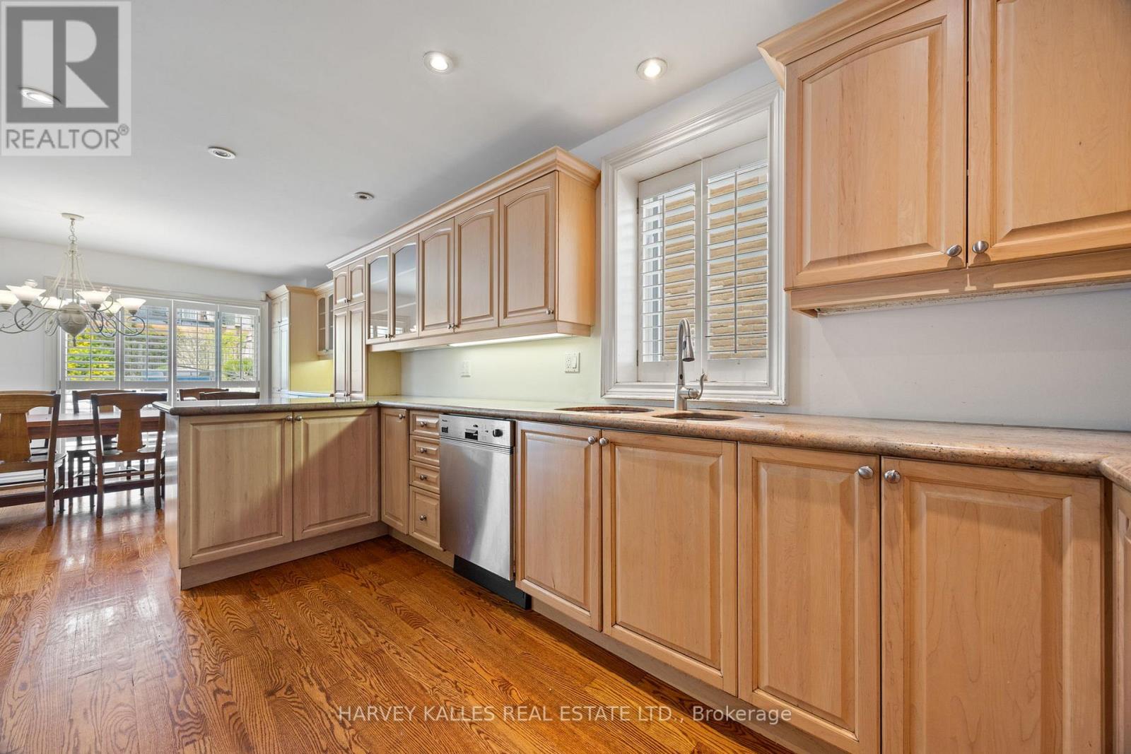 26 Forest Ridge Drive, Toronto, Ontario  M6B 1H3 - Photo 12 - C12438515