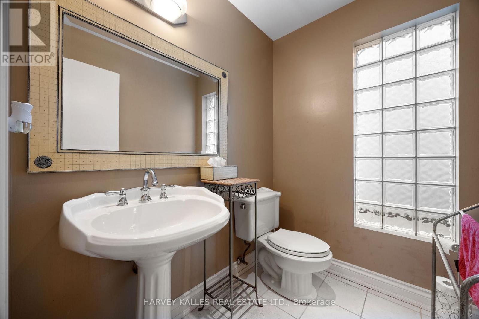 26 Forest Ridge Drive, Toronto, Ontario  M6B 1H3 - Photo 19 - C12438515