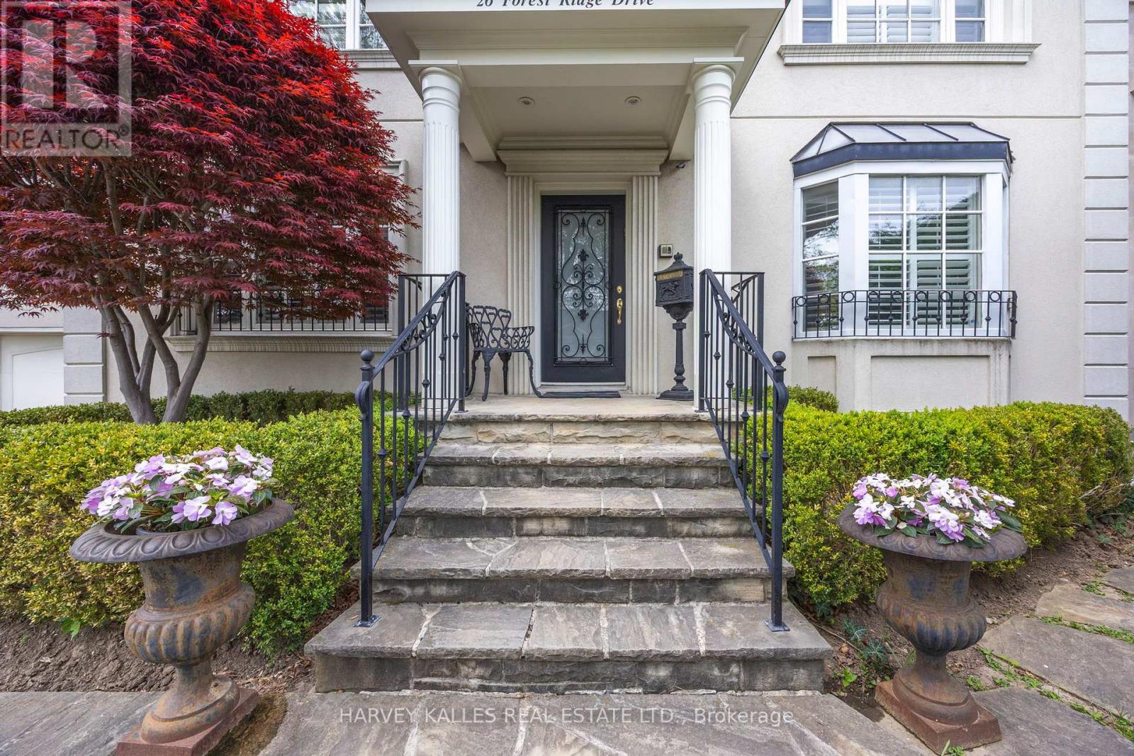 26 Forest Ridge Drive, Toronto, Ontario  M6B 1H3 - Photo 2 - C12438515