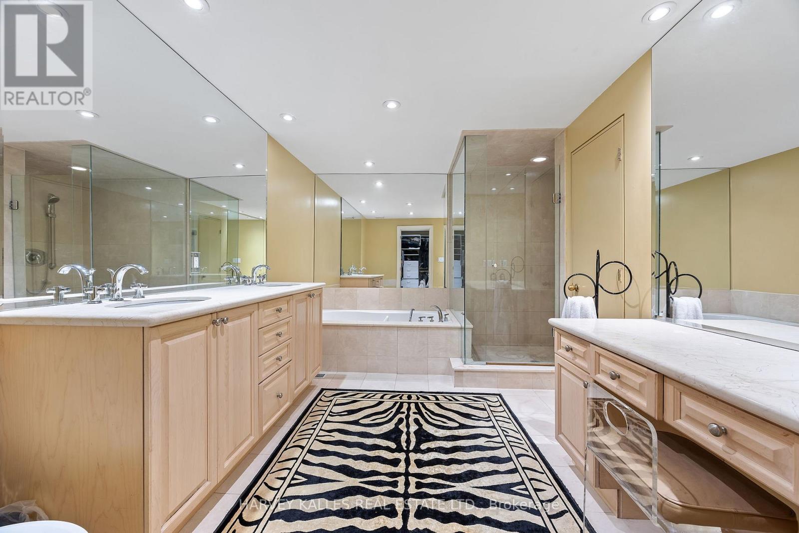 26 Forest Ridge Drive, Toronto, Ontario  M6B 1H3 - Photo 22 - C12438515