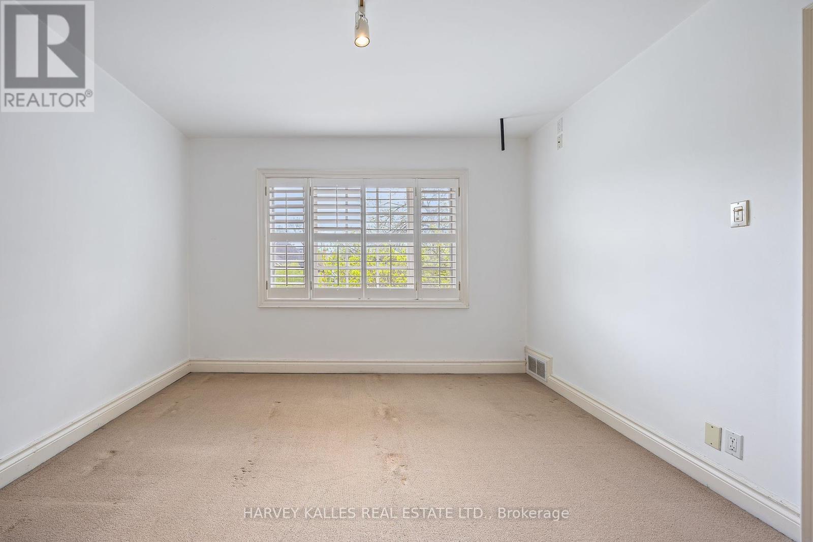 26 Forest Ridge Drive, Toronto, Ontario  M6B 1H3 - Photo 26 - C12438515