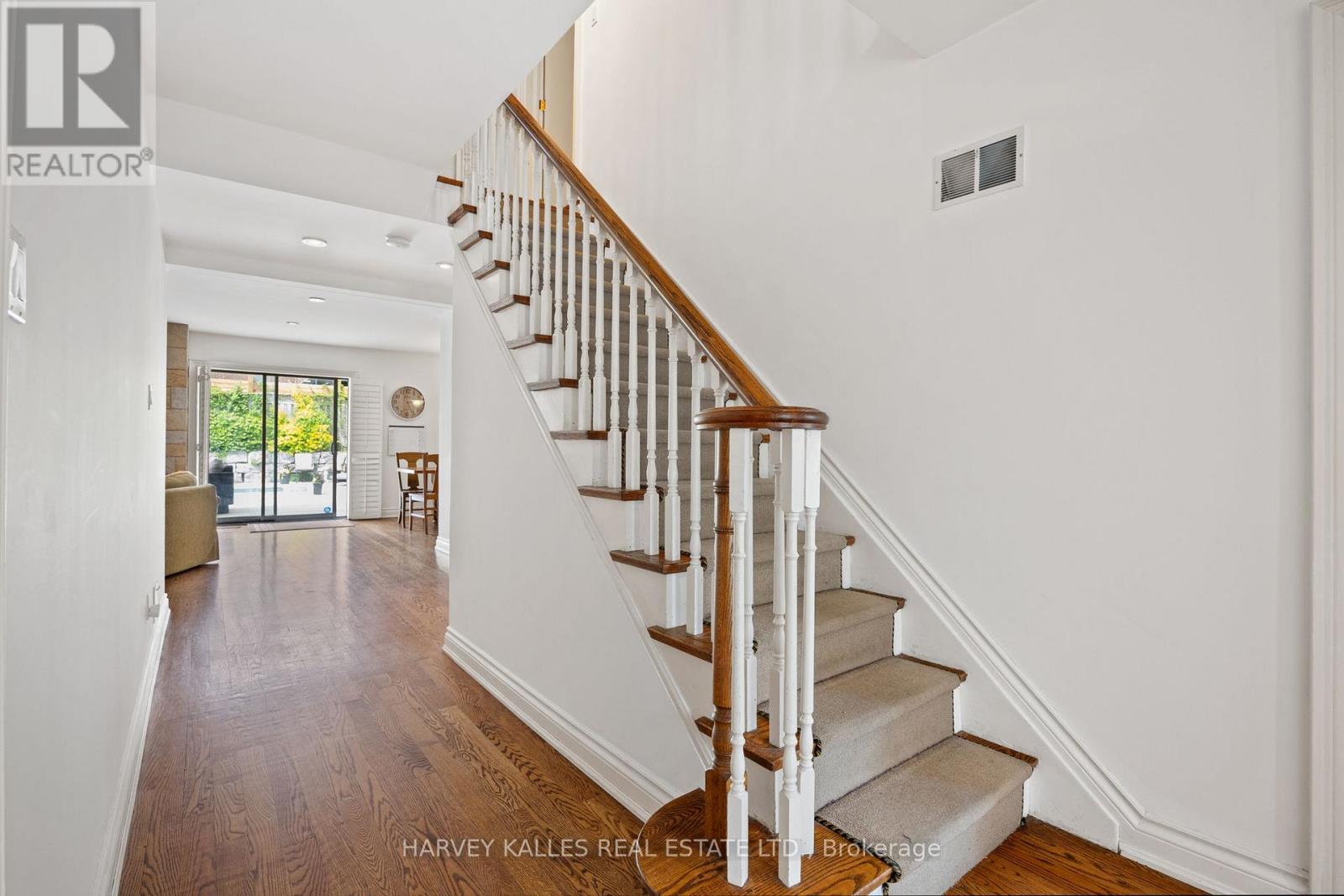 26 Forest Ridge Drive, Toronto, Ontario  M6B 1H3 - Photo 8 - C12438515