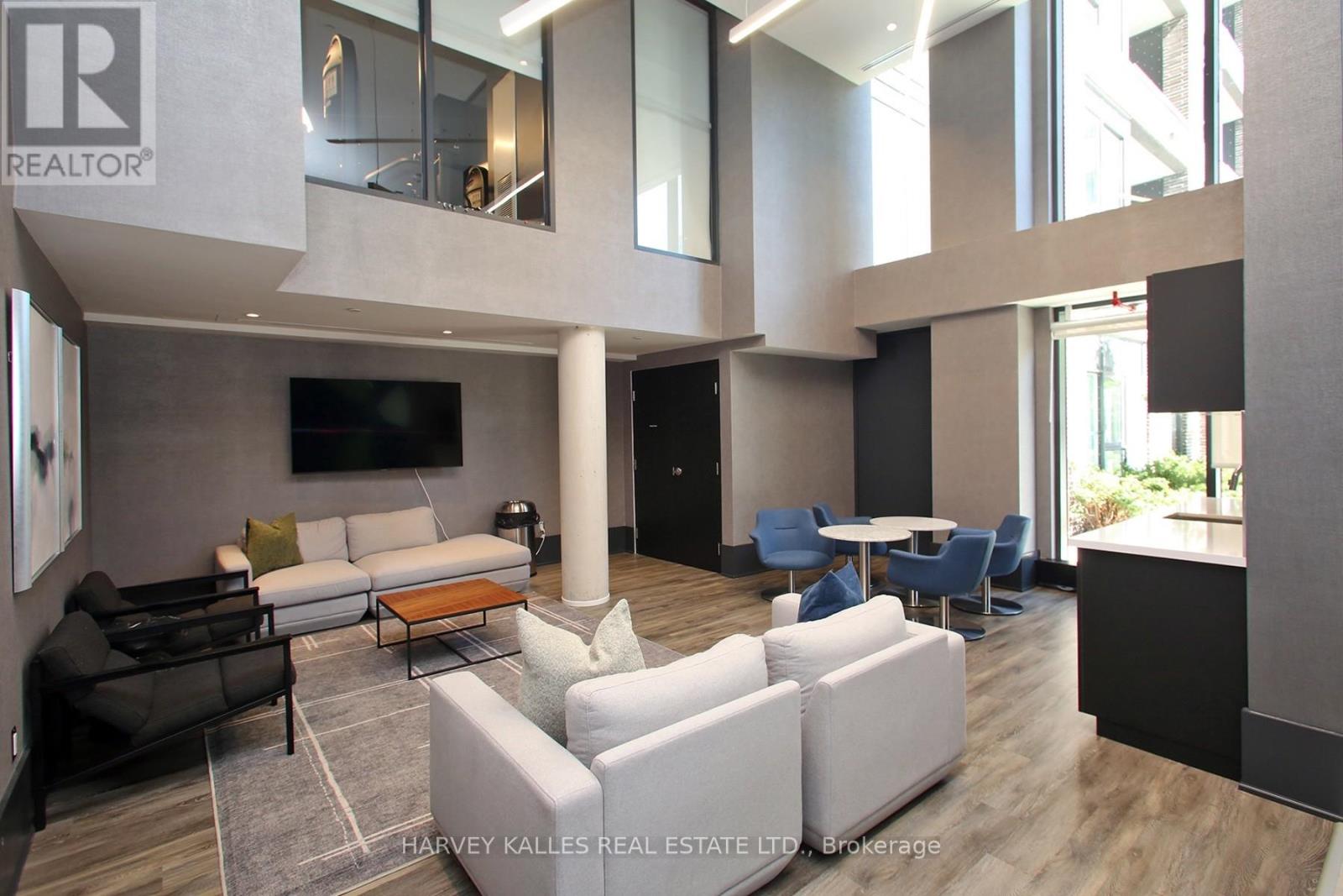 305 - 185 Deerfield Road, Newmarket, Ontario L3Y 0G7 - Photo 3 - N12446363