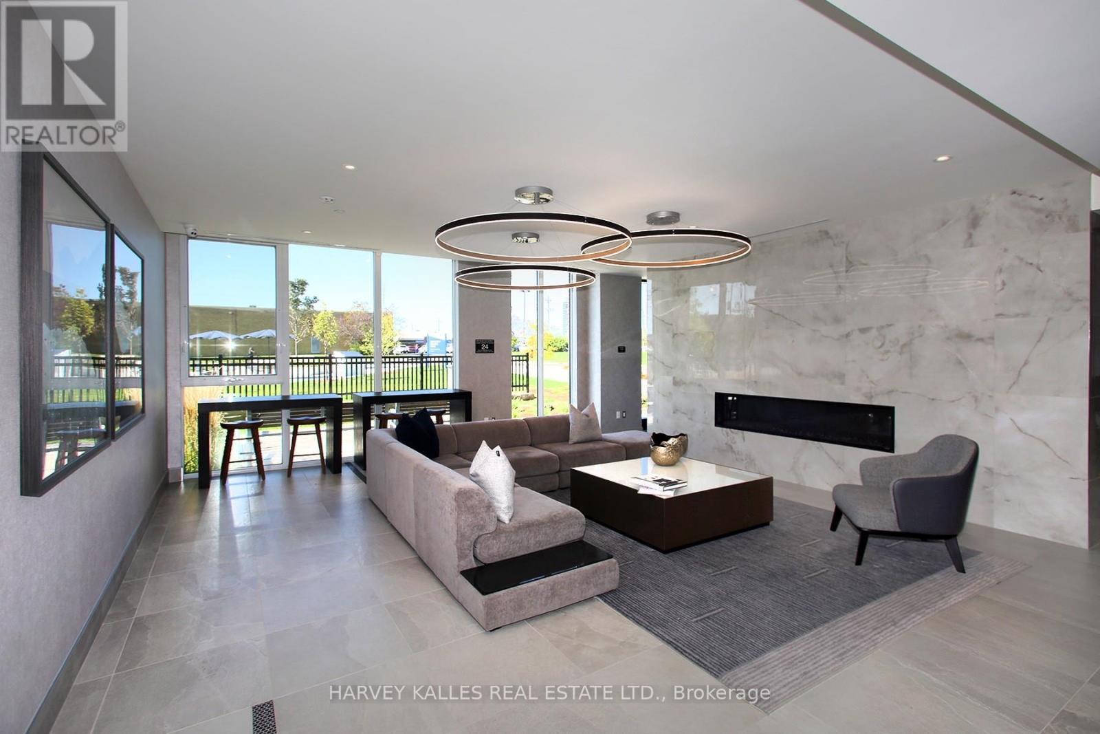 305 - 185 Deerfield Road, Newmarket, Ontario L3Y 0G7 - Photo 4 - N12446363