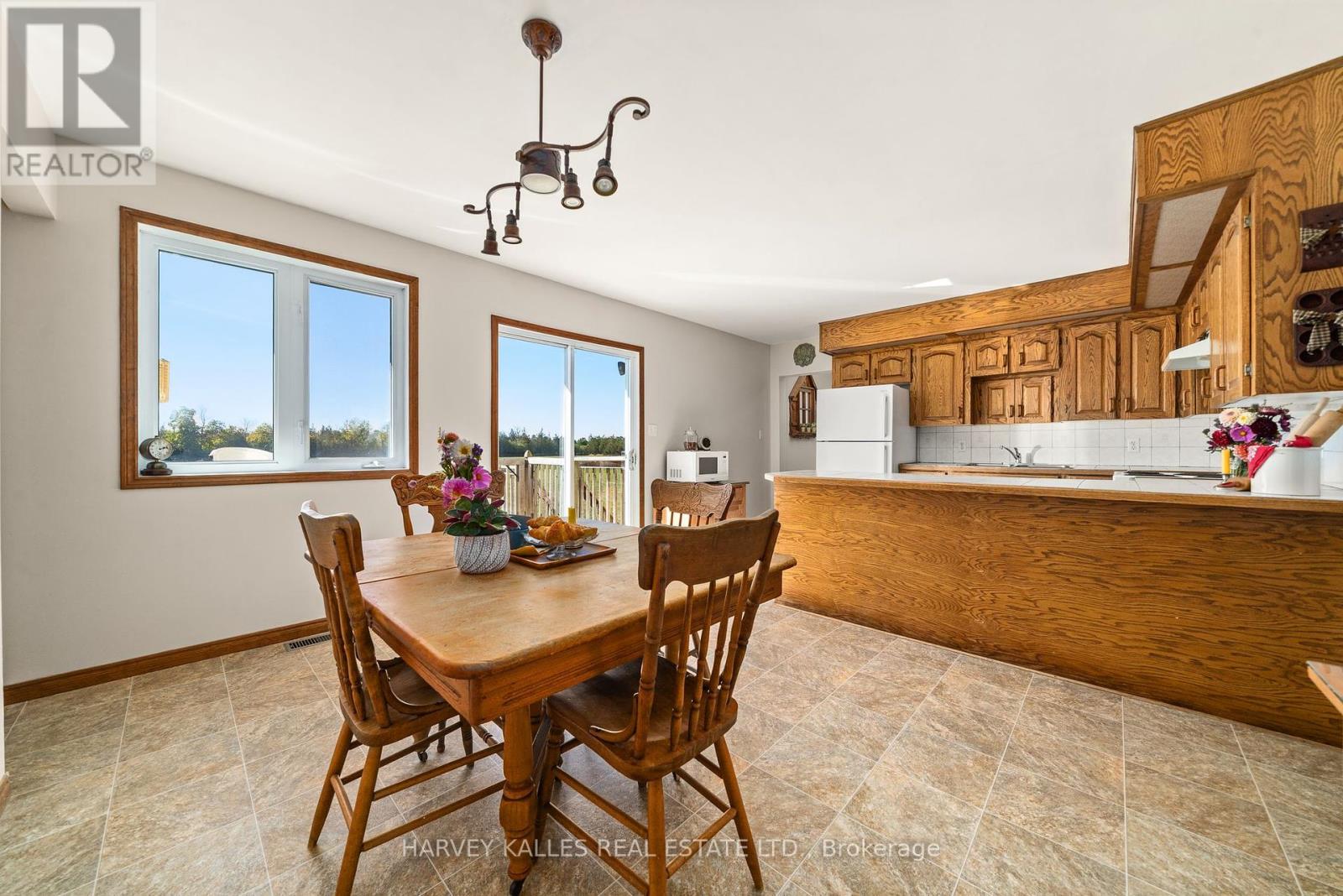 198 Welbanks Road, Prince Edward County, Ontario K0K 1P0 - Photo 10 - X12446517