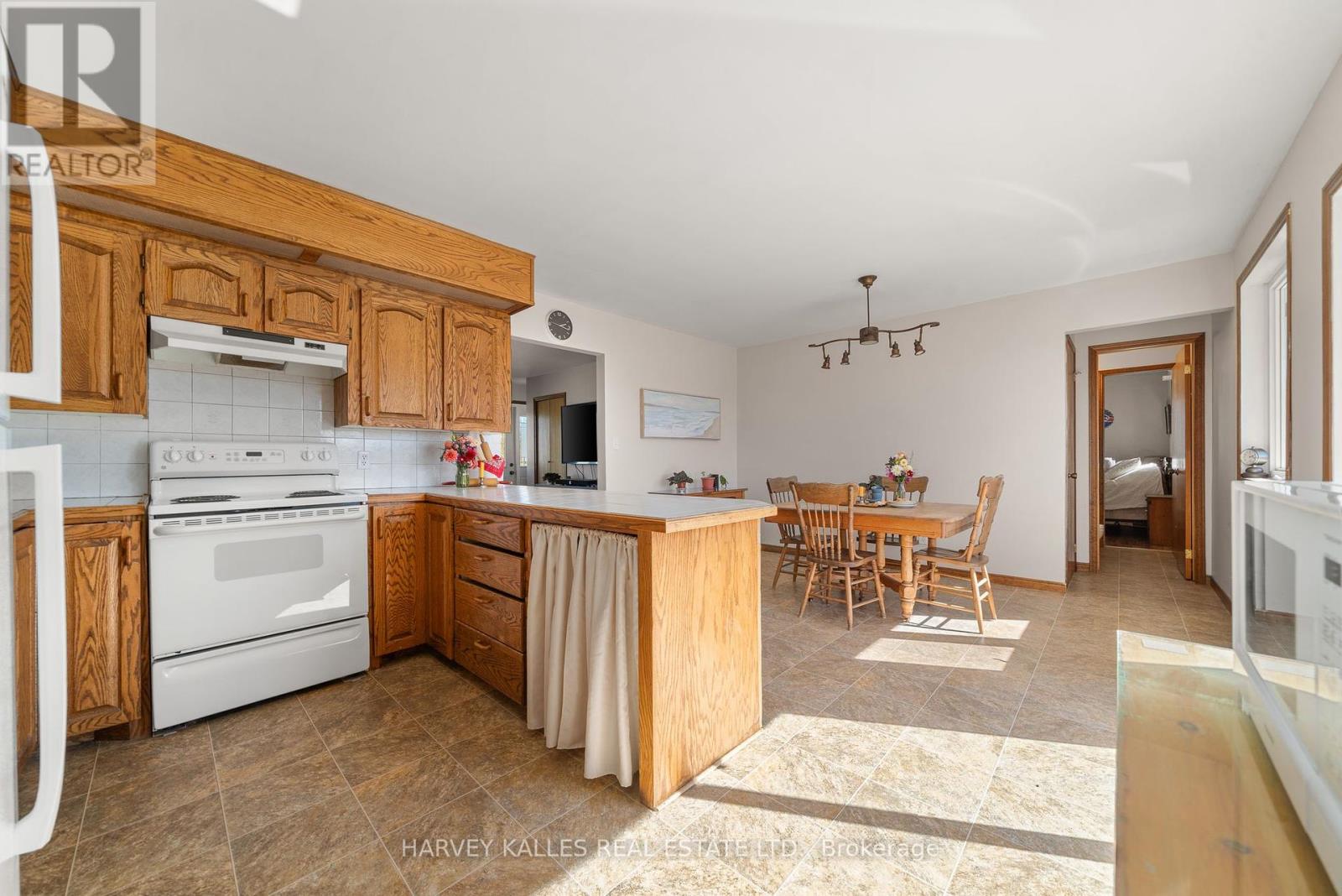 198 Welbanks Road, Prince Edward County, Ontario K0K 1P0 - Photo 12 - X12446517