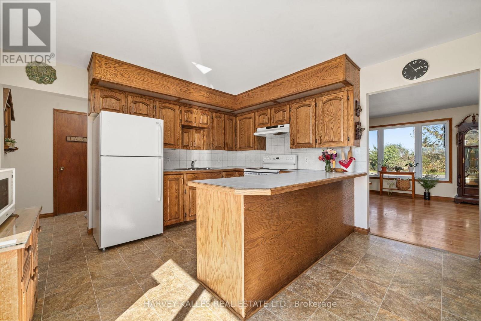 198 Welbanks Road, Prince Edward County, Ontario K0K 1P0 - Photo 13 - X12446517