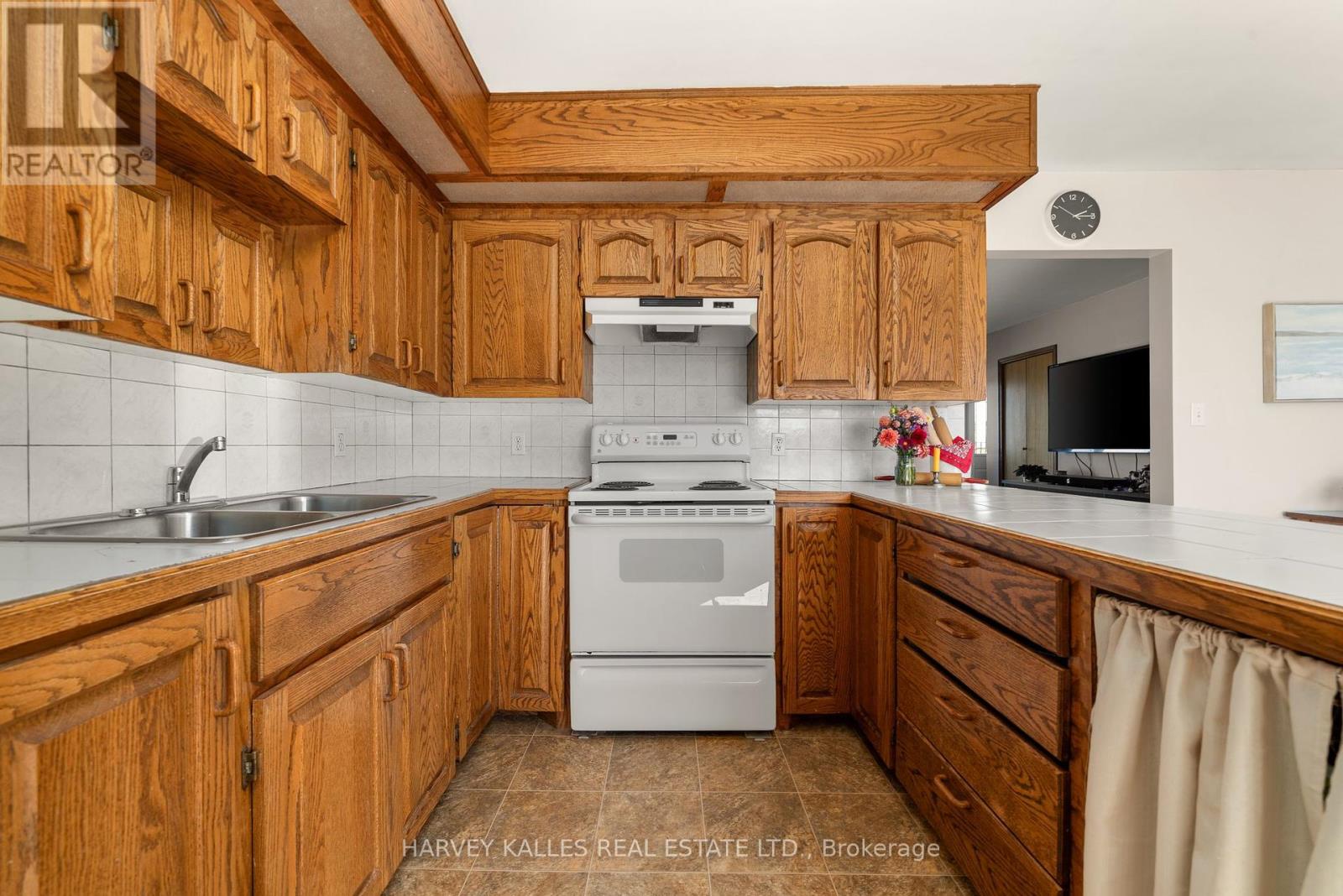 198 Welbanks Road, Prince Edward County, Ontario K0K 1P0 - Photo 14 - X12446517