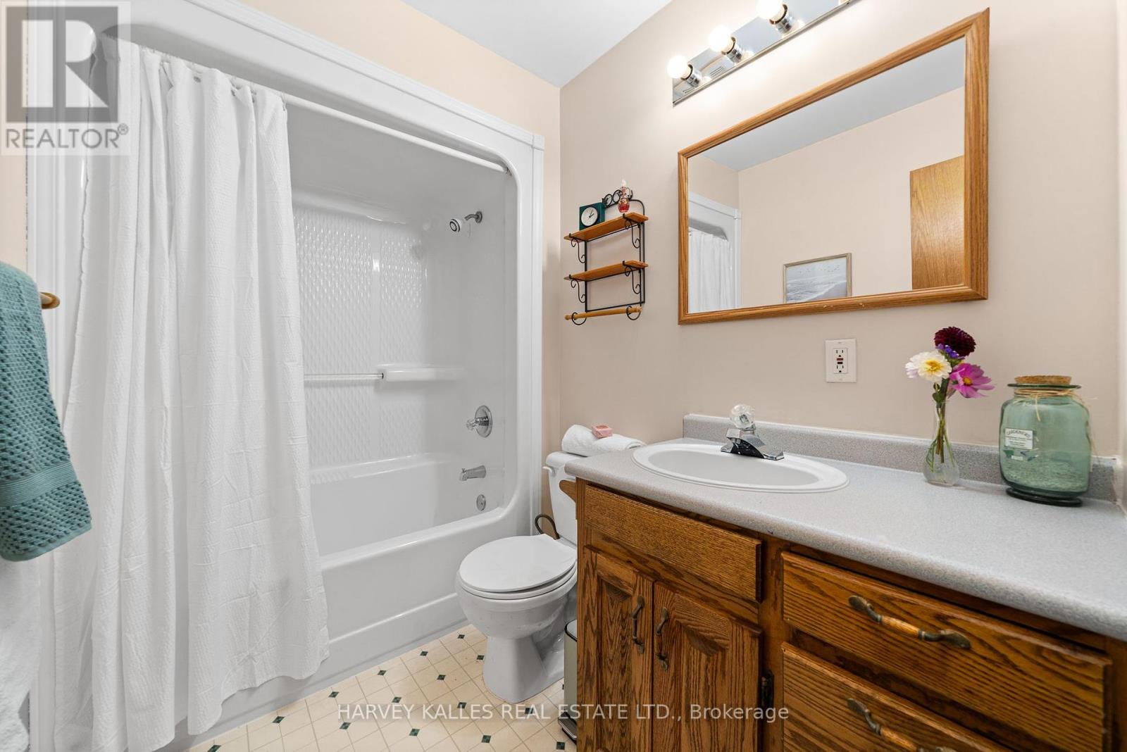 198 Welbanks Road, Prince Edward County, Ontario K0K 1P0 - Photo 16 - X12446517