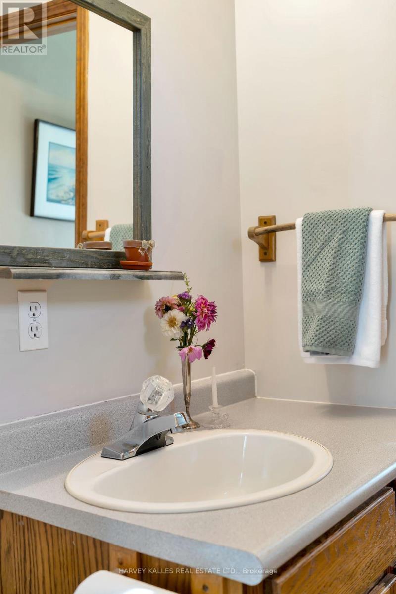 198 Welbanks Road, Prince Edward County, Ontario K0K 1P0 - Photo 22 - X12446517