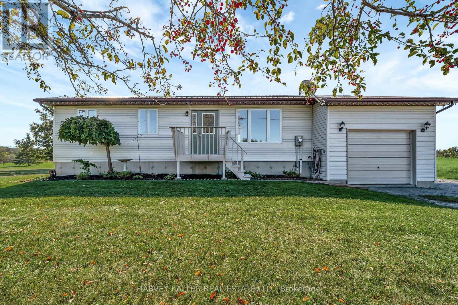 198 Welbanks Road, Prince Edward County, Ontario K0K 1P0 - Photo 32 - X12446517