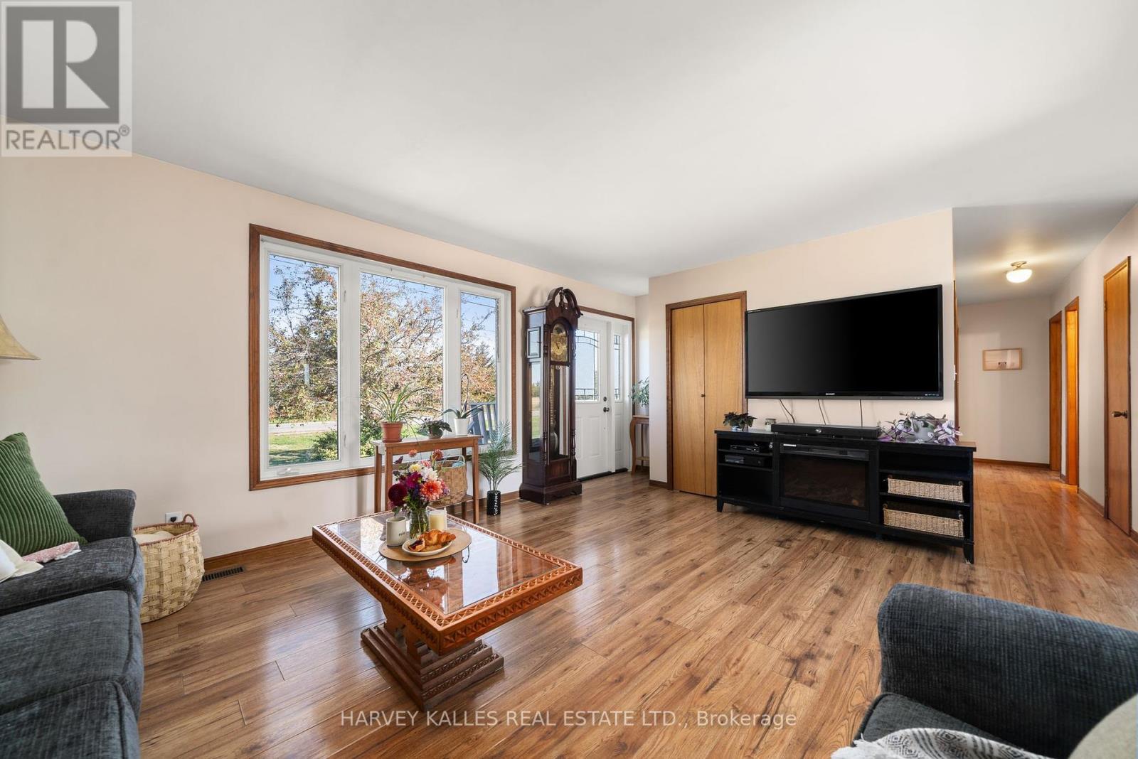 198 Welbanks Road, Prince Edward County, Ontario K0K 1P0 - Photo 7 - X12446517