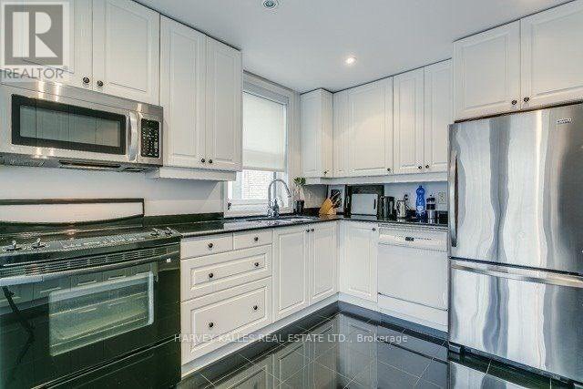 99 Hazelton Avenue, Toronto, Ontario M5R 2E4 - Photo 10 - C12452930