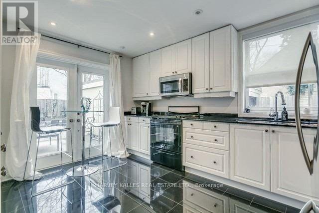 99 Hazelton Avenue, Toronto, Ontario M5R 2E4 - Photo 9 - C12452930