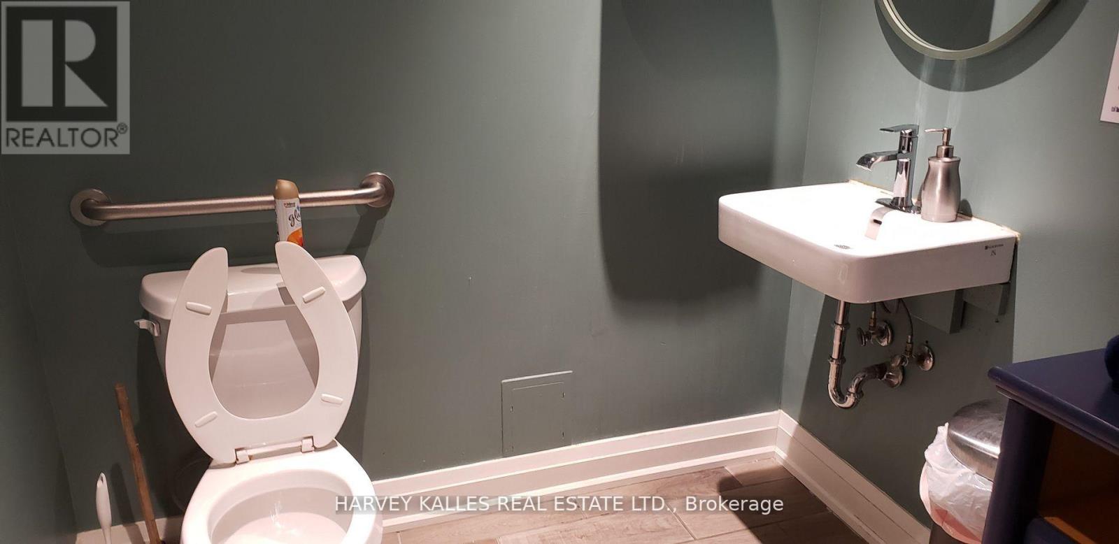 11 A And B - 225 Wellesley Street E, Toronto, Ontario M4X 1X8 - Photo 9 - C12471223