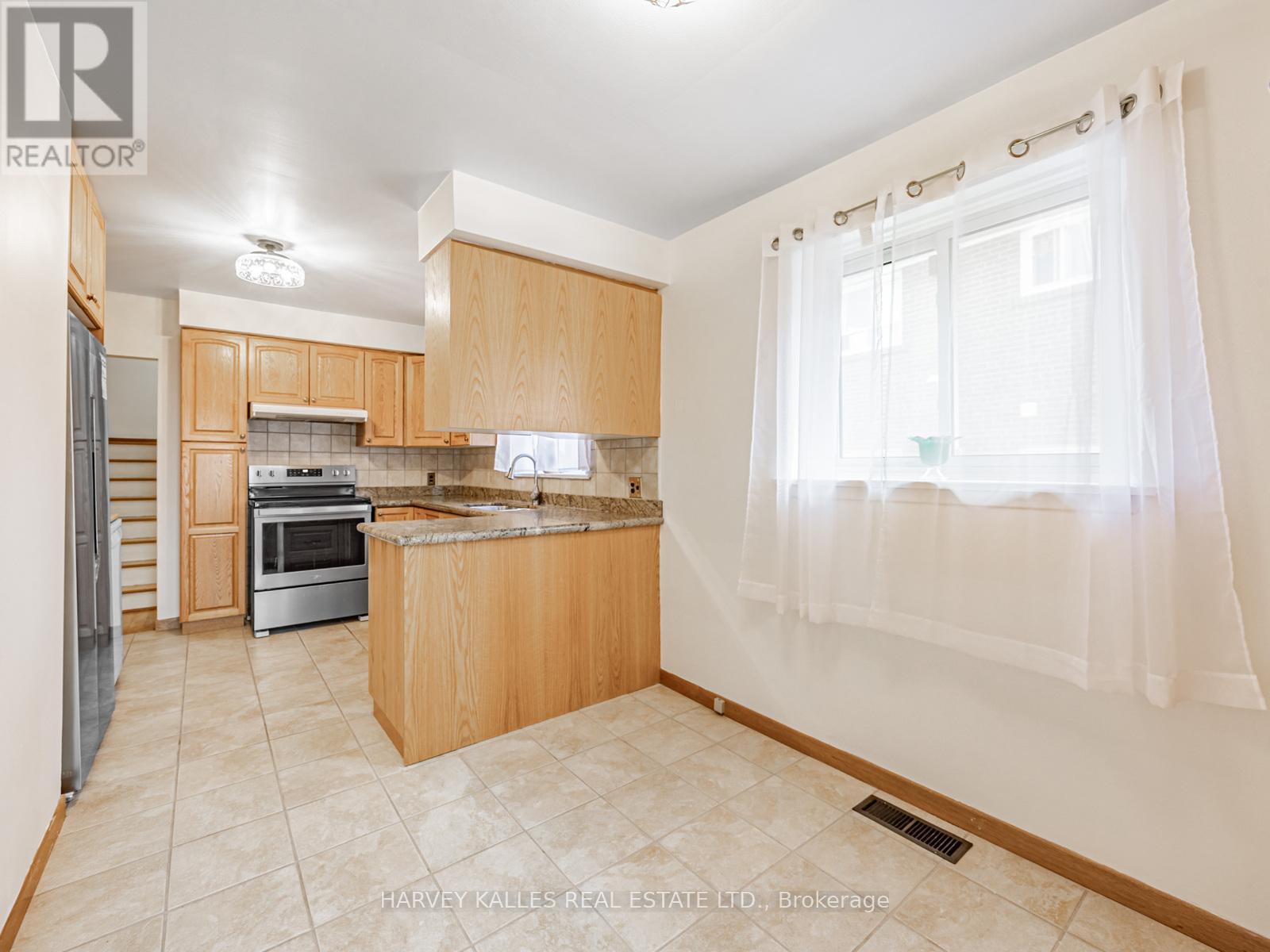 205 Vauxhall Drive, Toronto, Ontario M1P 1R6 - Photo 11 - E12472543