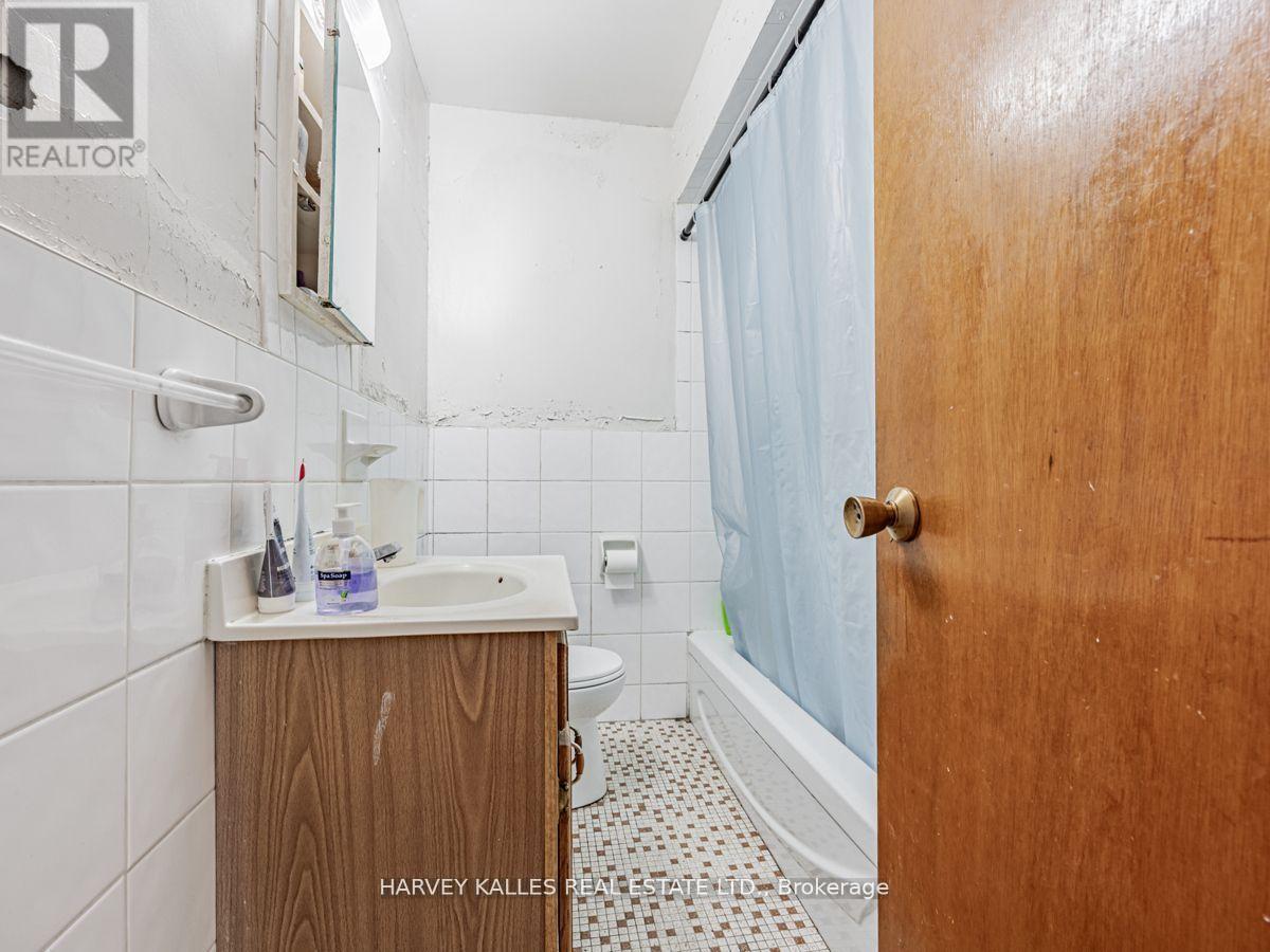 561-563 Danforth Road, Toronto, Ontario  M1K 1E1 - Photo 12 - E12472701