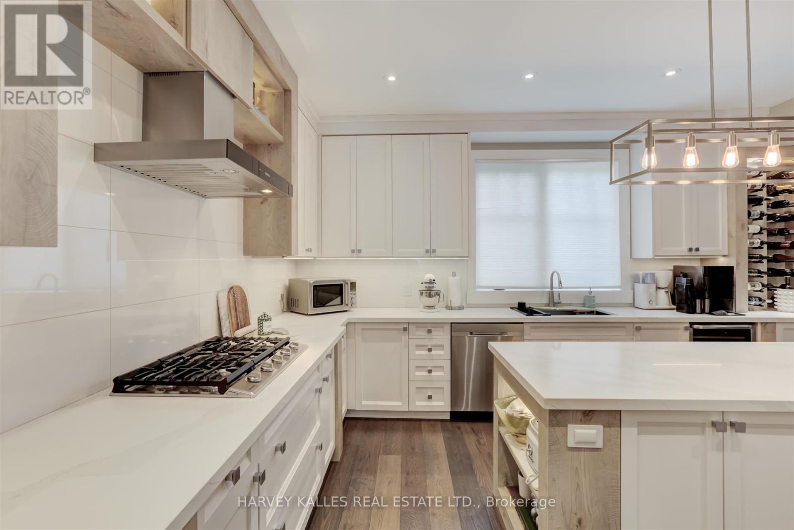 366 Galt Avenue, Oakville, Ontario L6J 3P3 - Photo 11 - W12478023